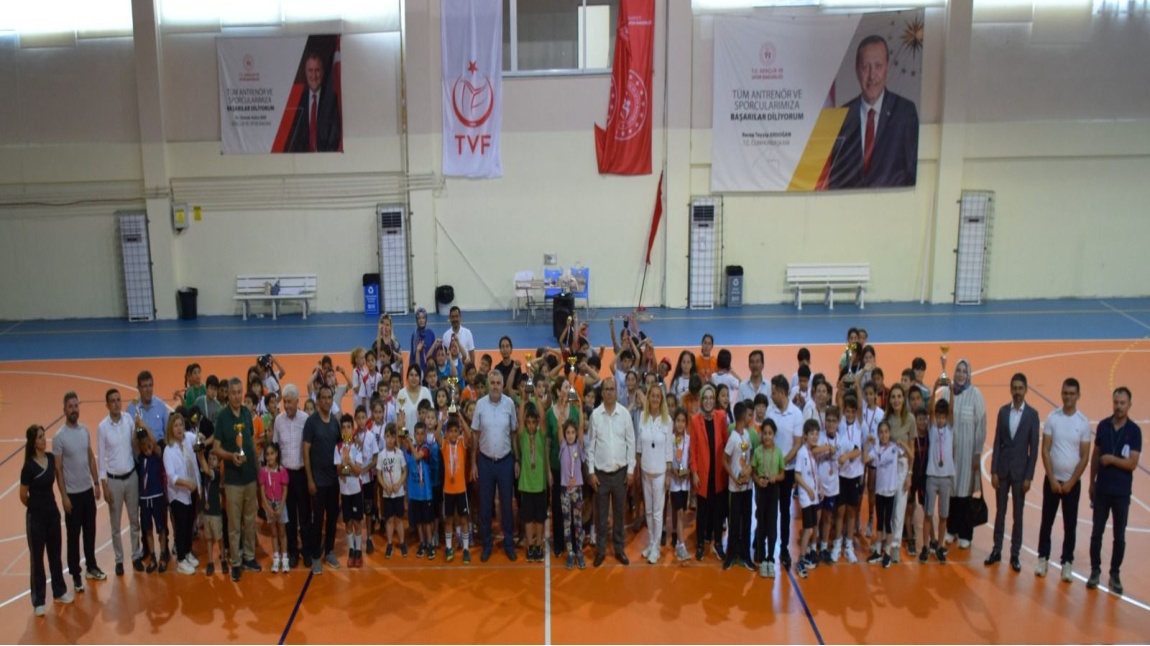 İLKOKULLAR FİZİKSEL ETKİNLİKLER (İFET) OYUNLARI İLÇE TURNUVASINDA 2.SINIFLAR KATEGORİSİNDE ANAMUR İKİNCİSİ OLAN 2-D SINIFIMIZ.
