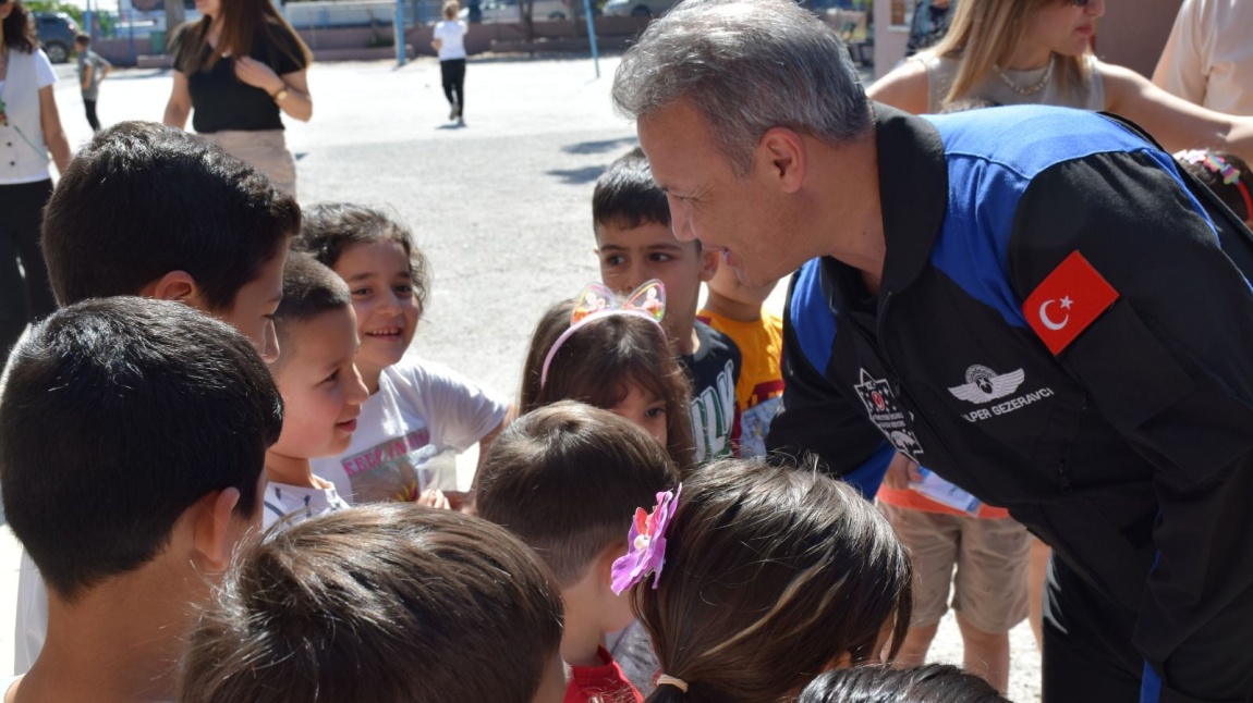 ÜLKEMİZİN İLK ASTRONOTU OLAN ALPER GEZERAVCI İLÇEMİZİ ZİYARET ETTİ